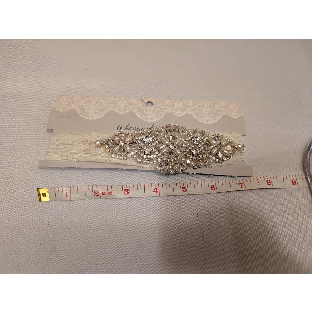 NWT Women's RSVP Bridal Ivory Garter with Large Rhinestone Embellishment